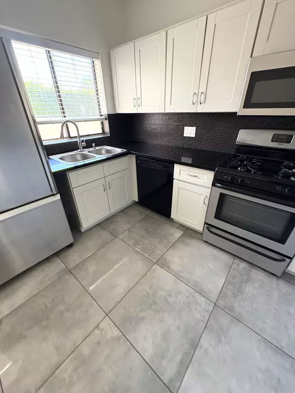 Palm Springs, CA 92262,401 E Vista Chino #11