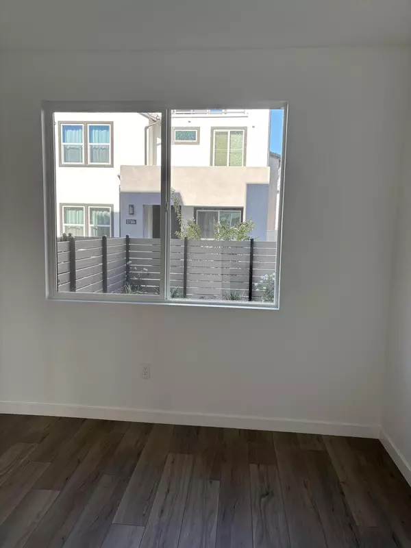 Valencia, CA 91381,Address not disclosed