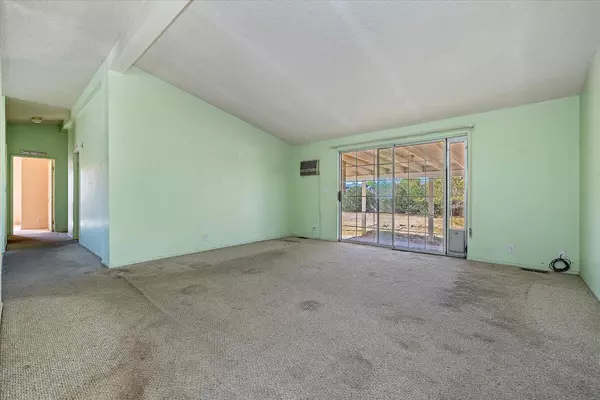 Apple Valley, CA 92308,12546 Navajo RD