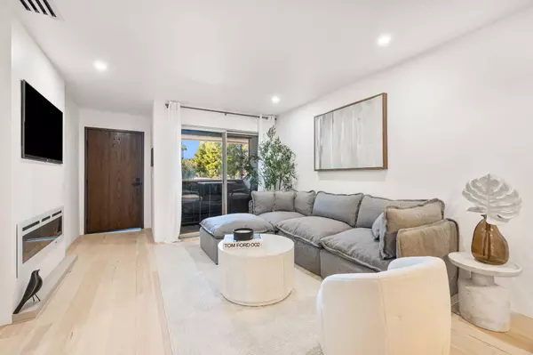 2857 N Los Felices RD #203, Palm Springs, CA 92262