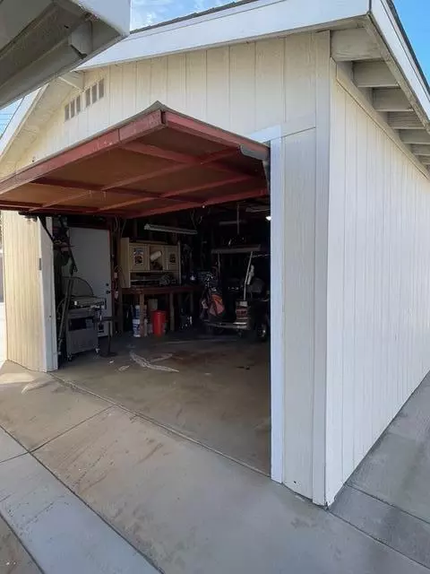 Thousand Palms, CA 92276,33231 Laura DR