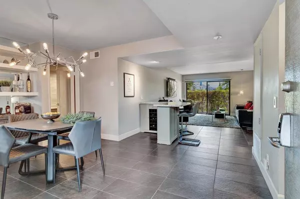 1050 E Ramon RD #3, Palm Springs, CA 92264