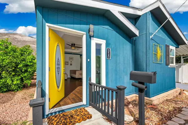 Palm Springs, CA 92264,315 Kona LN