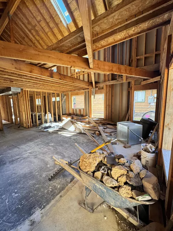 Sugarloaf, CA 92386,589 Pine LN