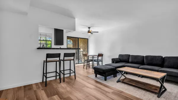 Palm Springs, CA 92264,5300 E Waverly DR #J14