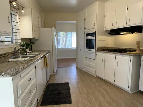 Cathedral City, CA 92234,521 Calle Madrigal