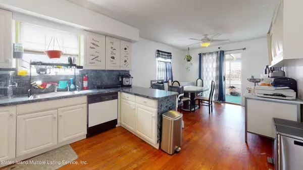 18 Globe Avenue Staten Island, NY 10314