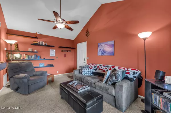 Park City, UT 84098,7065 N 2200 West #Apt 2e