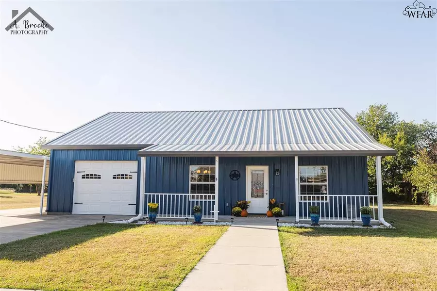 905 E COMMERCE STREET, Henrietta, TX 76365