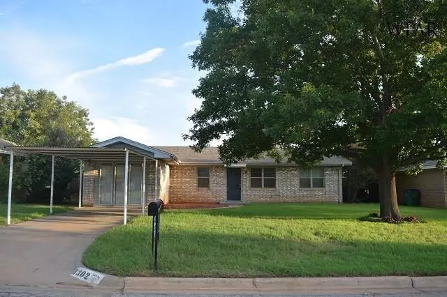 1302 BLUE JAY STREET, Iowa Park, TX 76367