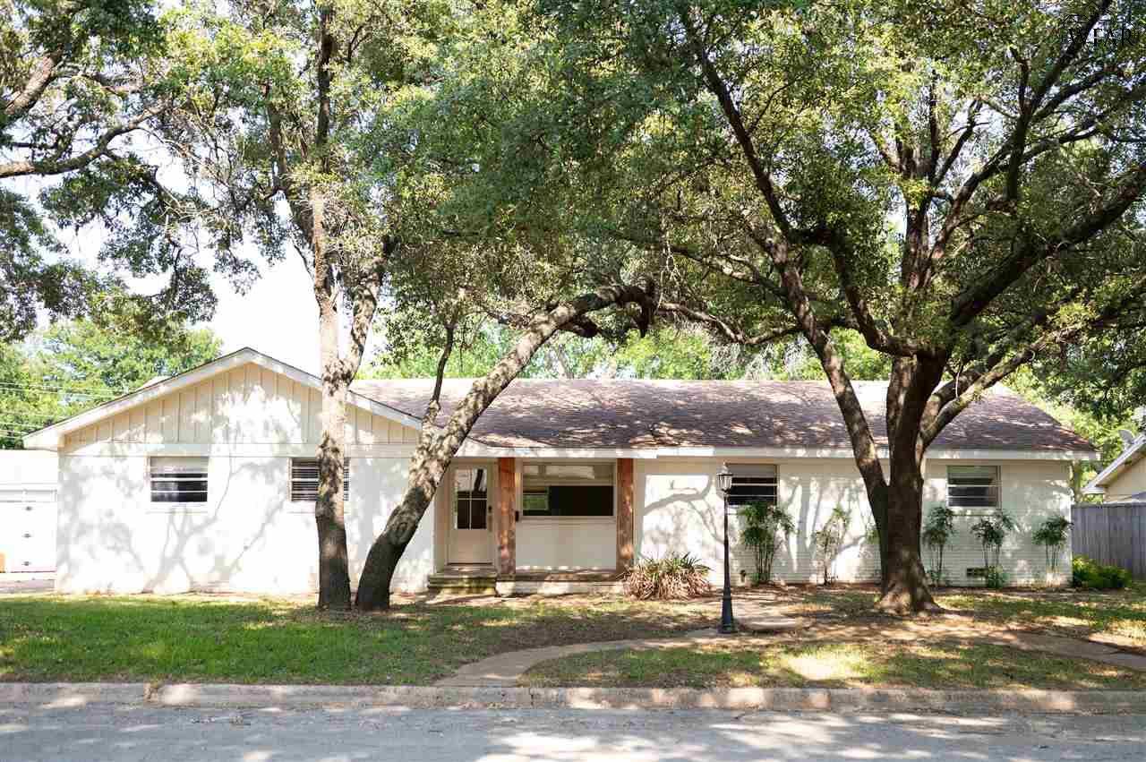 408 N Glenn Street, Henrietta, TX 76365