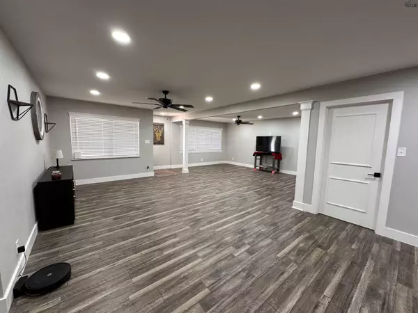 Seymour, TX 76380,506 W MORRIS STREET