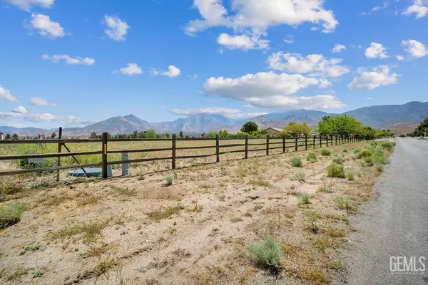 Lake Isabella, CA 93420,1 Ford St. APN 425-101-03