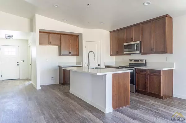 Ridgecrest, CA 93555,916 S Yorktown