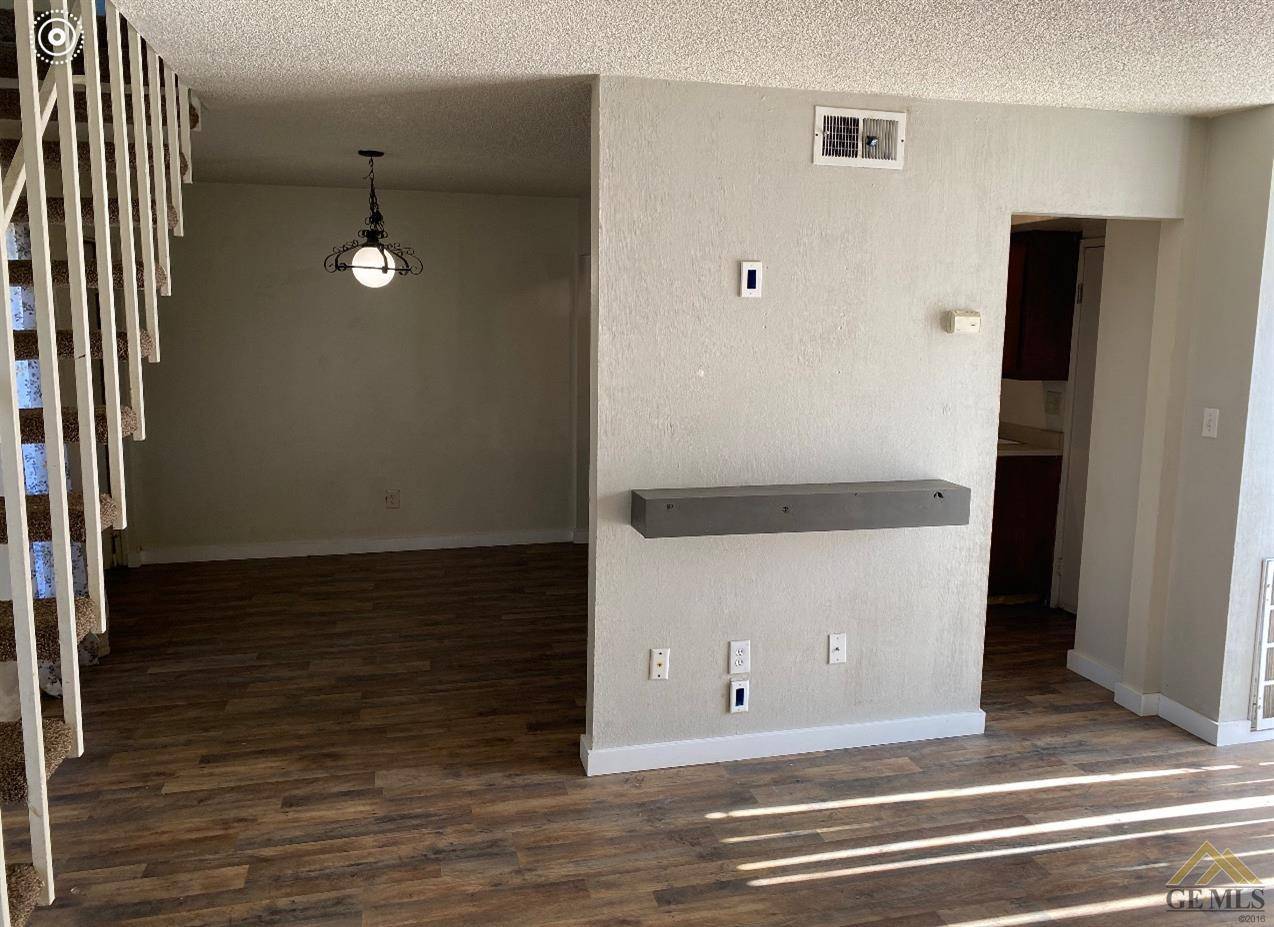 Bakersfield, CA 93309,901 Valhalla Drive #b