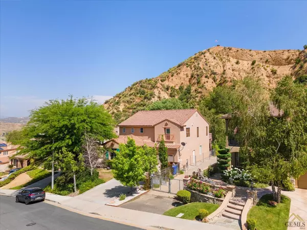 Castaic, CA 91384,30310 June Rose Court