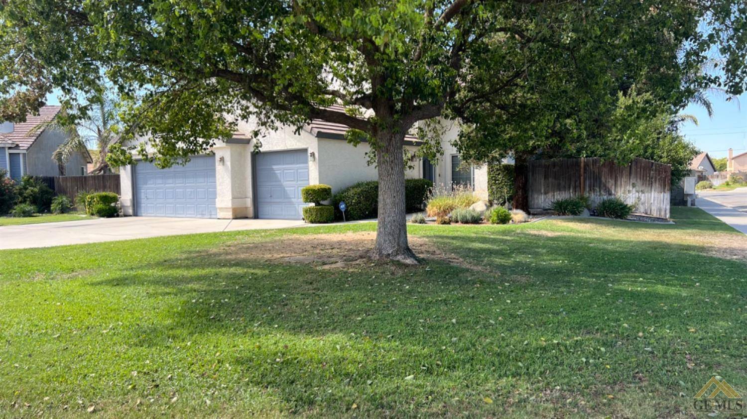 Bakersfield, CA 93313,3902 Four Seasons Court