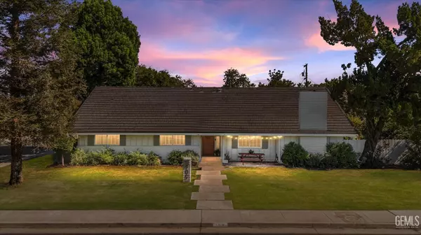 900 Jamaica Way, Bakersfield, CA 93309