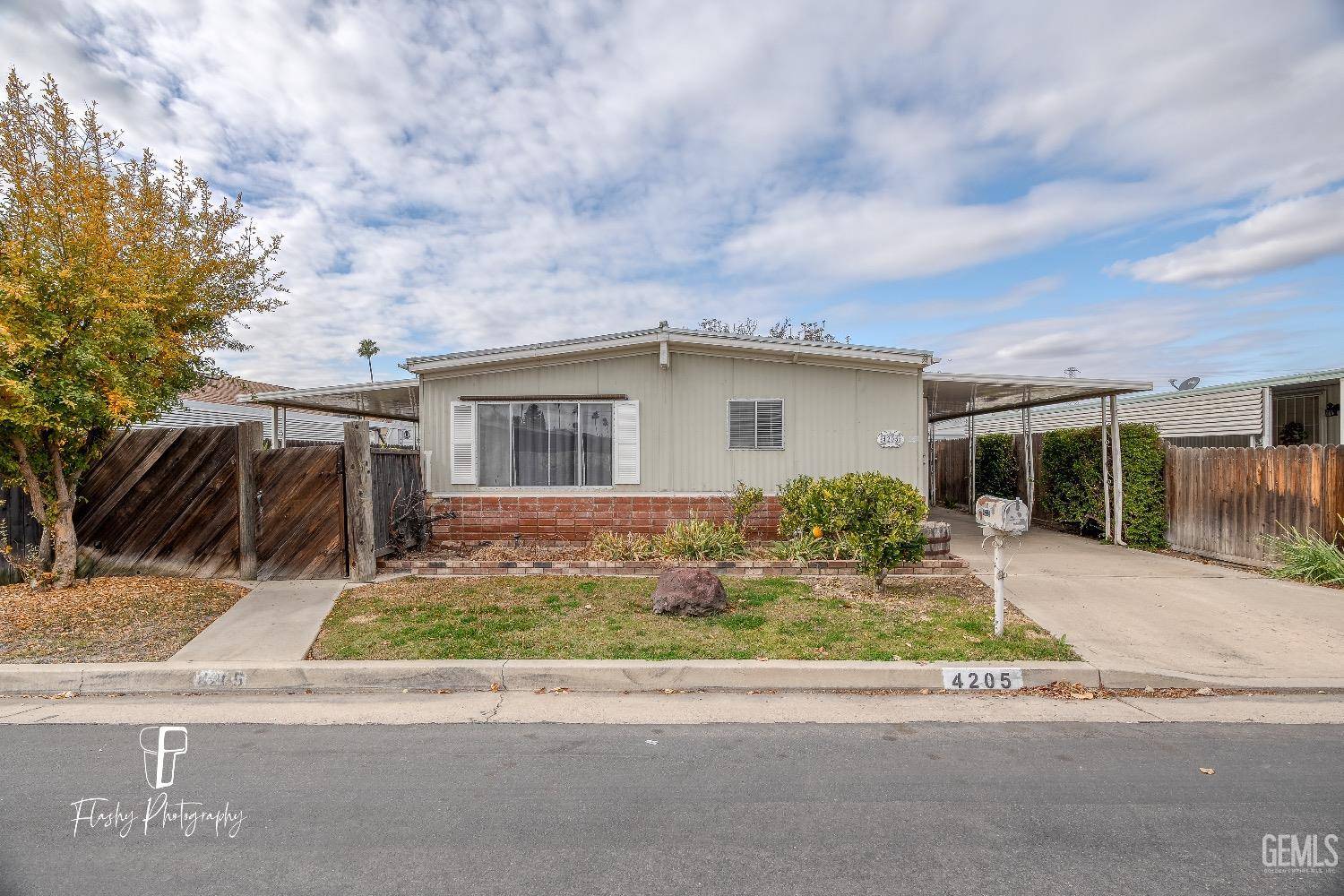 4205 King Arthur Court, Bakersfield, CA 93301