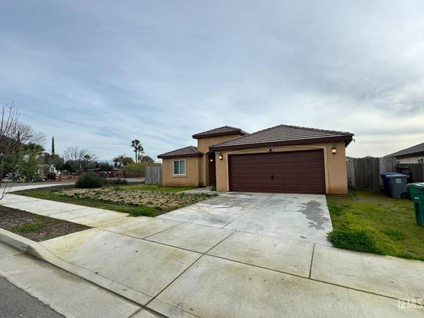 603 E Wutchumna Avenue, Woodlake-t, CA 93286