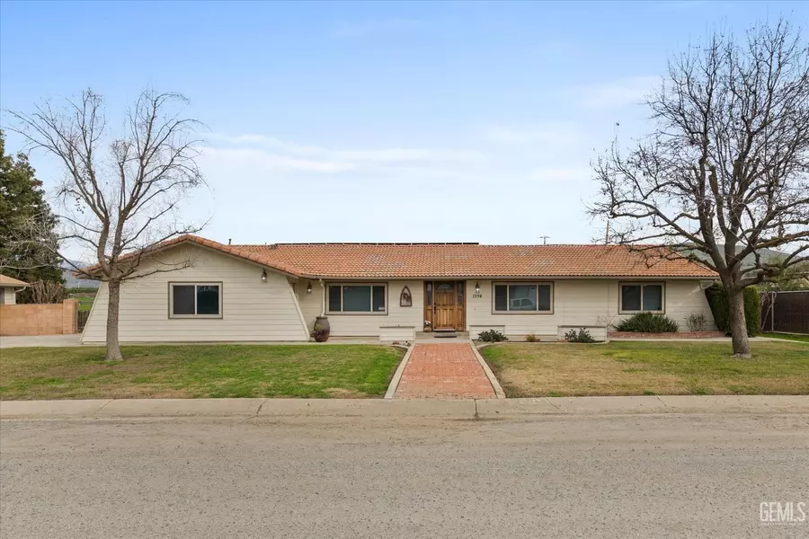 1394 State Street, Porterville, CA 93257