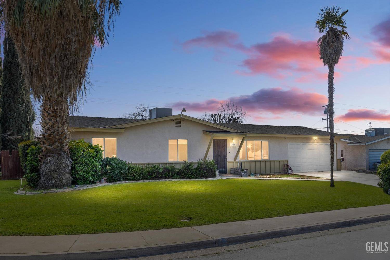 2919 Renegade Avenue, Bakersfield, CA 93306