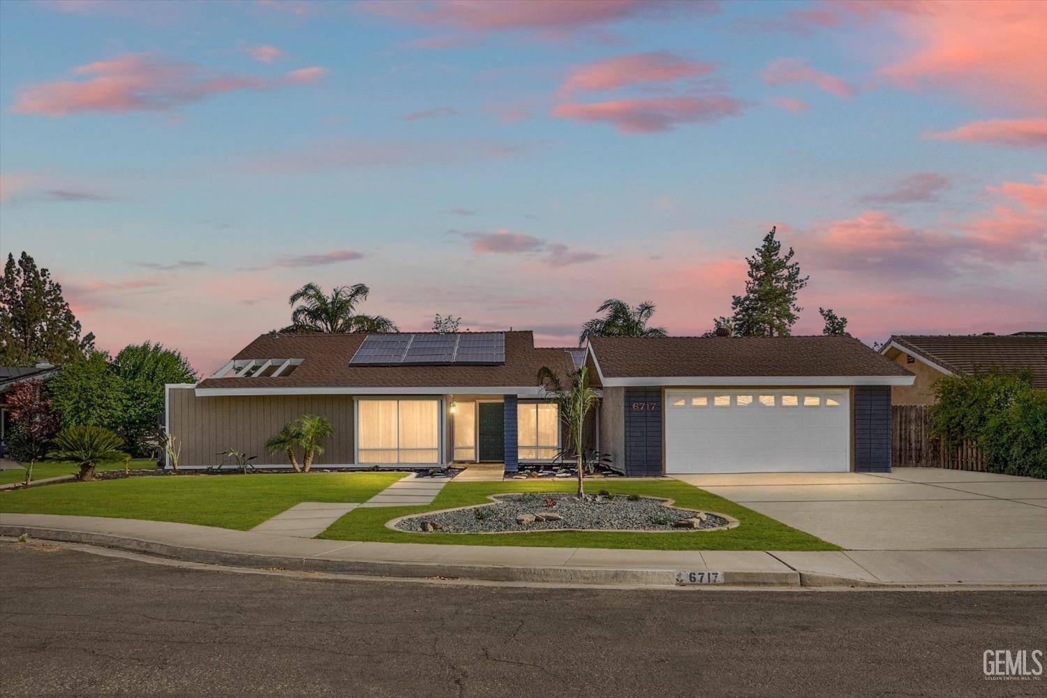6717 Pinedale Court, Bakersfield, CA 93308