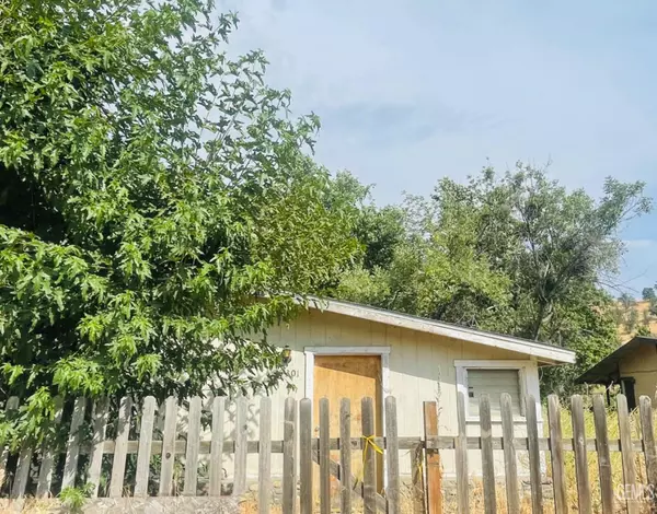 35301 Tule River Drive, Springville, CA 93265