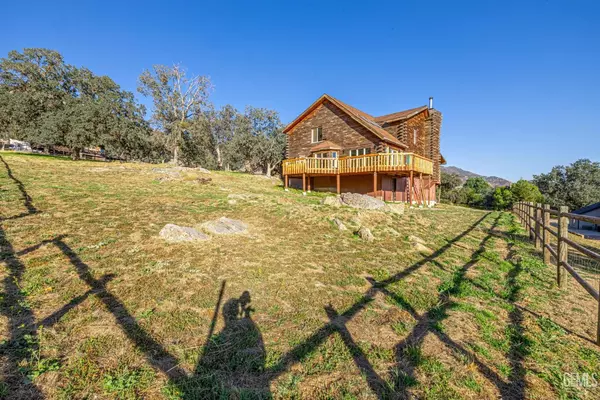 Tehachapi, CA 93561,24401 Serra Place