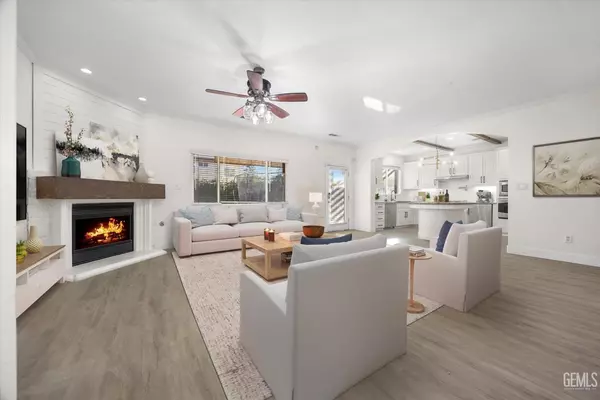 Bakersfield, CA 93314,214 Irish Crystal Court