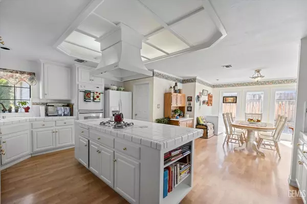 Bakersfield, CA 93306,6508 Highland Knolls Drive