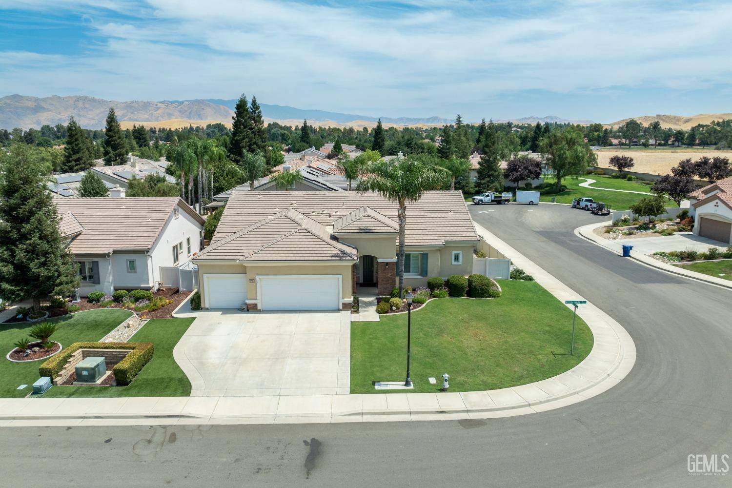 5701 Wisteria Valley Road, Bakersfield, CA 93306