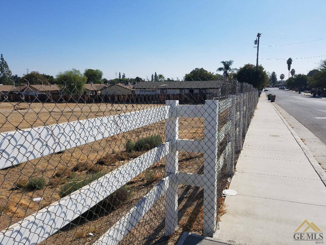 Bakersfield, CA 93308,828 Iris Street