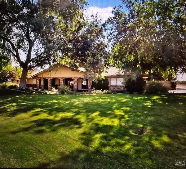 15852 Wible Road, Bakersfield, CA 93313