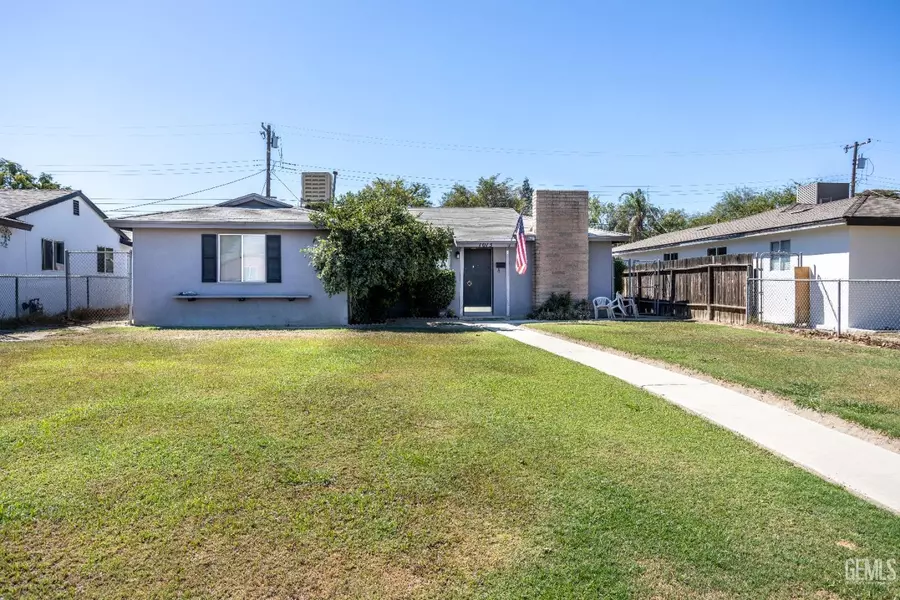 1013 Meredith Drive, Bakersfield, CA 93304