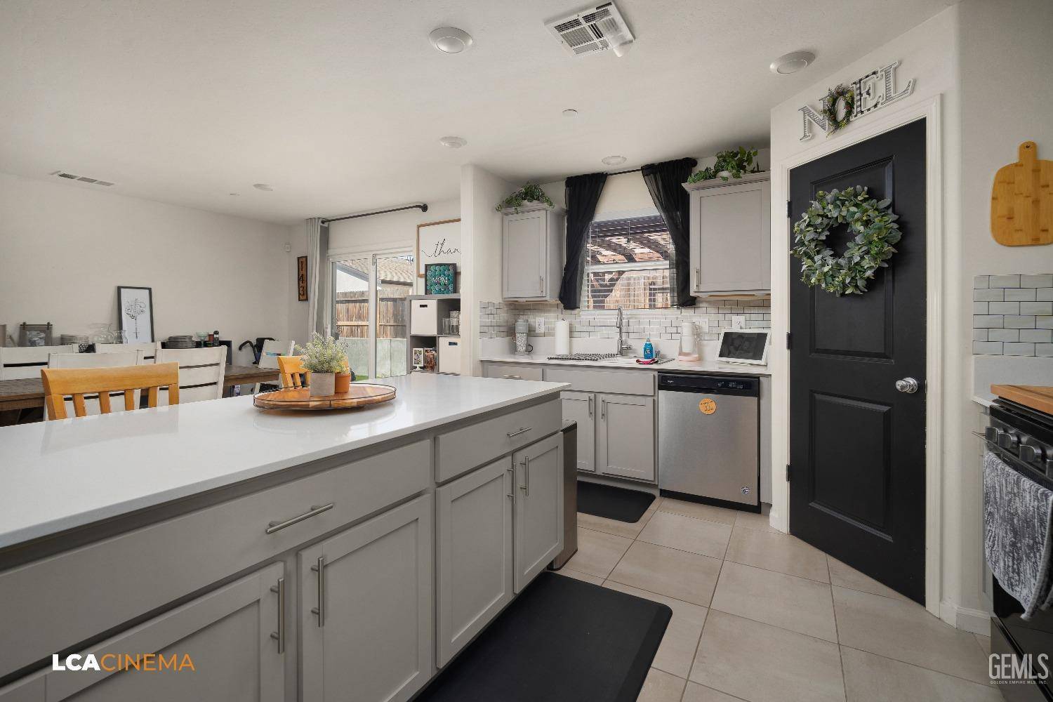 Bakersfield, CA 93313,5830 Mardal Avenue