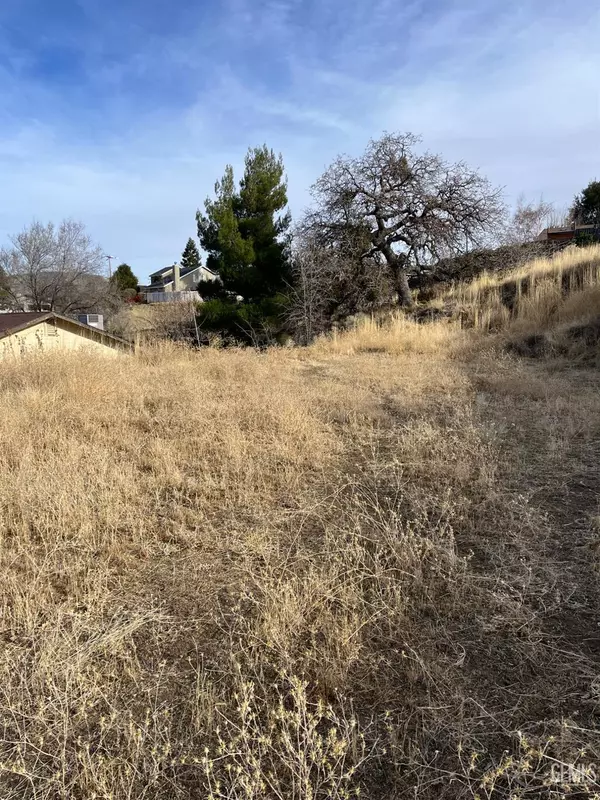 22450 Vaquero Drive, Tehachapi, CA 93561