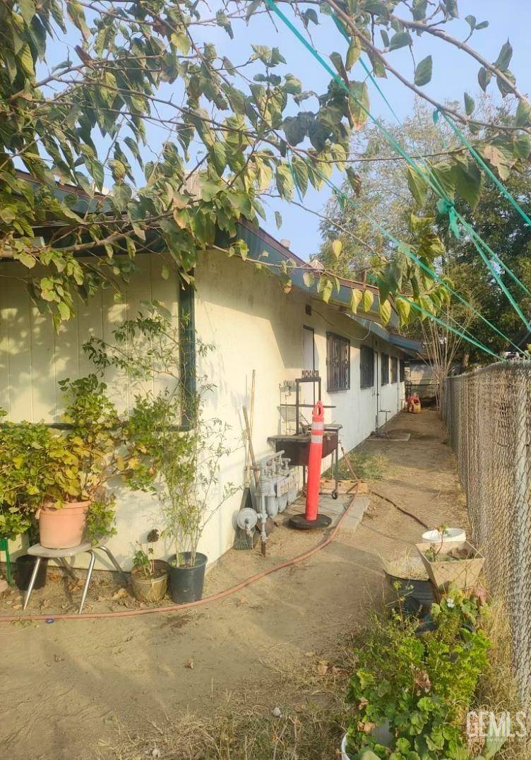 Bakersfield, CA 93305,319 Baker Street