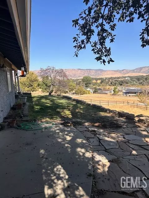 Tehachapi, CA 93561,20864 Old Town Road