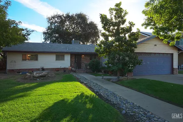 1041 Golden Gate Avenue, Dos Palos, CA 93620