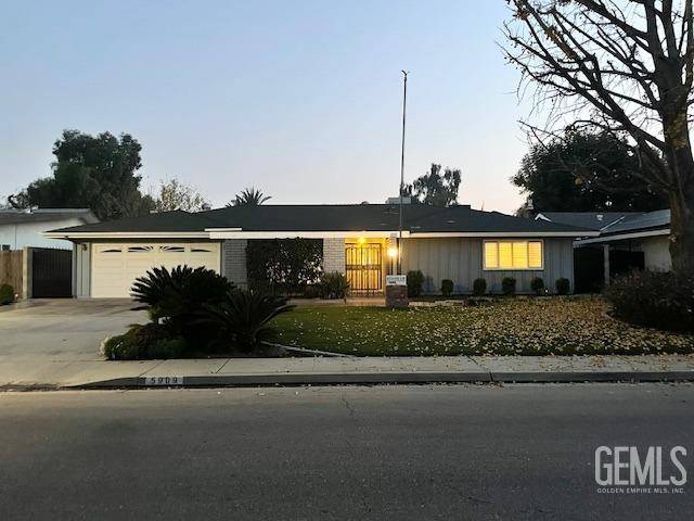 5909 Desert Hills Avenue, Bakersfield, CA 93309