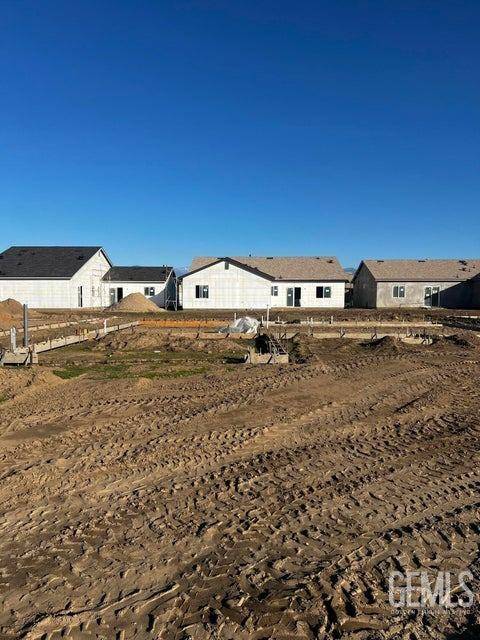 1152 S Creekside Place, Porterville, CA 93257