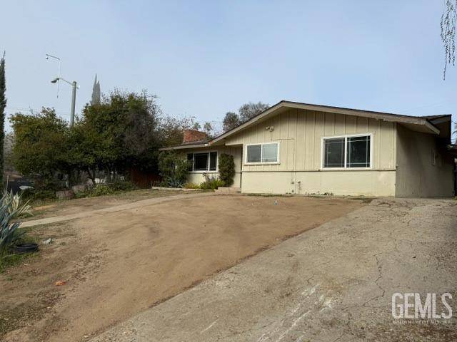 4900 College Avenue, Bakersfield, CA 93306