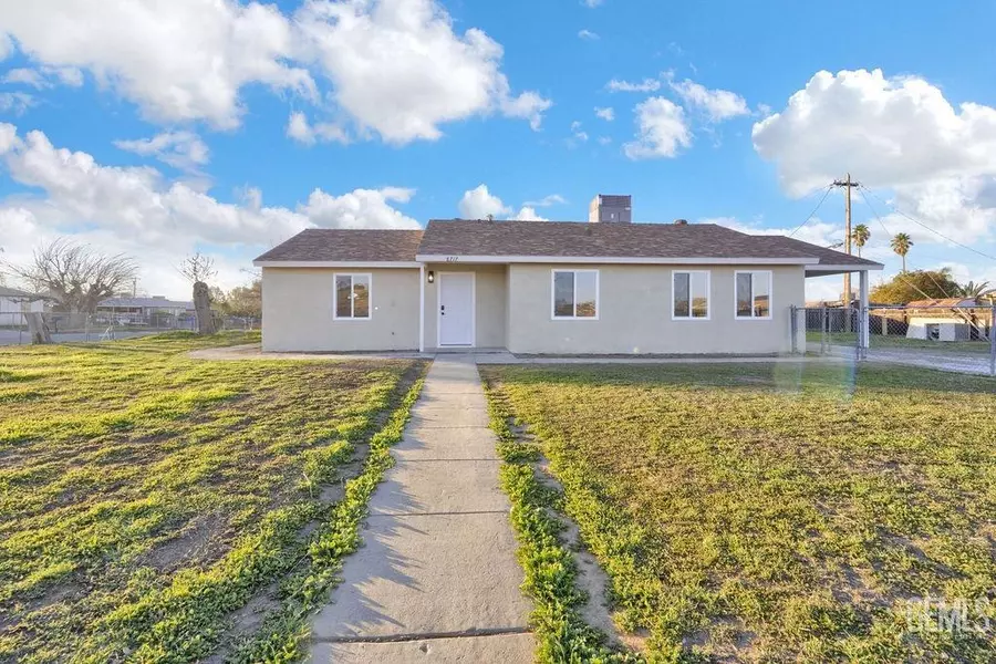 8717 Rosewood Avenue, Bakersfield, CA 93306