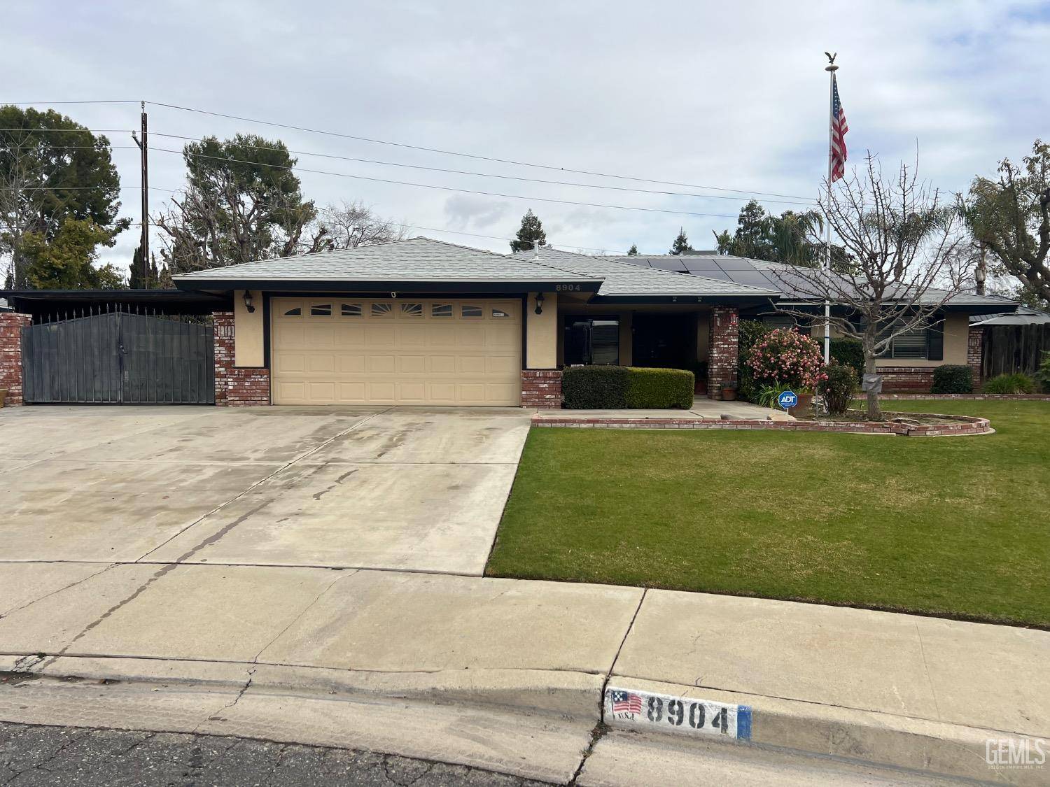 8904 Thurber Lane, Bakersfield, CA 93311