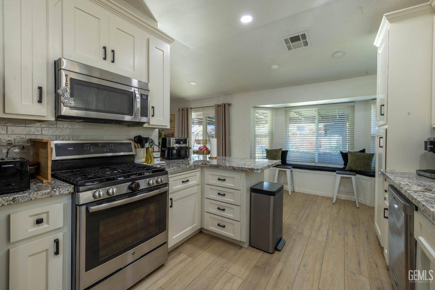 Bakersfield, CA 93314,209 manzanillo Drive