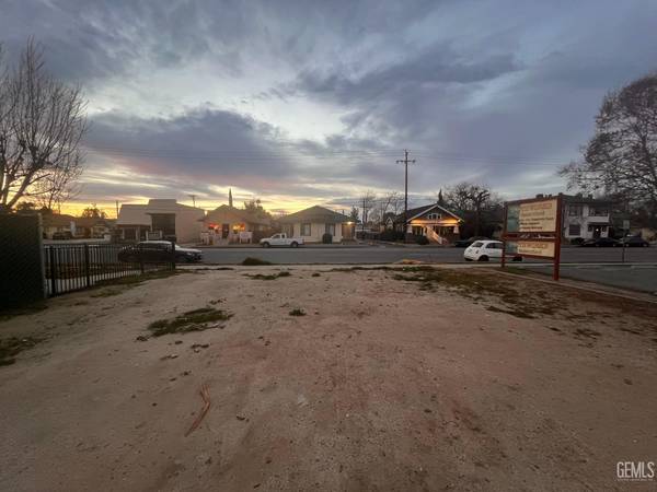 1020 H Street, Bakersfield, CA 93304