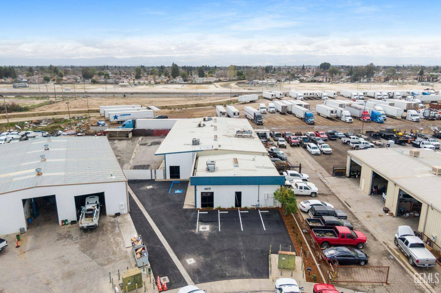 Bakersfield, CA 93313,4517 District Boulevard