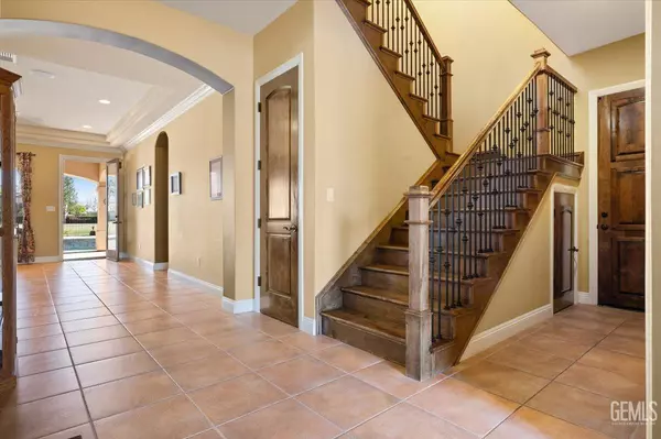 Bakersfield, CA 93311,2404 Edingal Drive