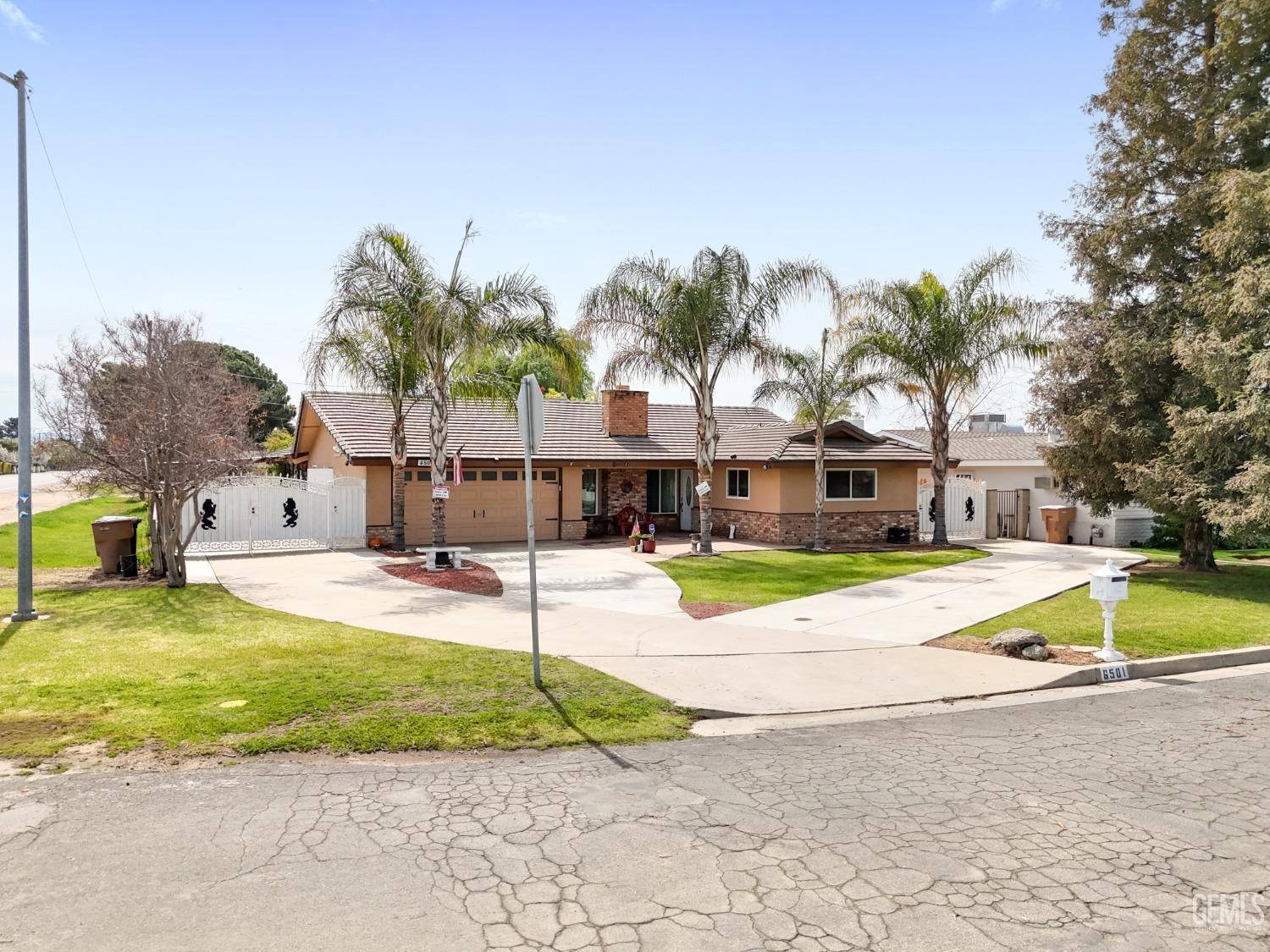 6501 Cherrywood Avenue, Bakersfield, CA 93308